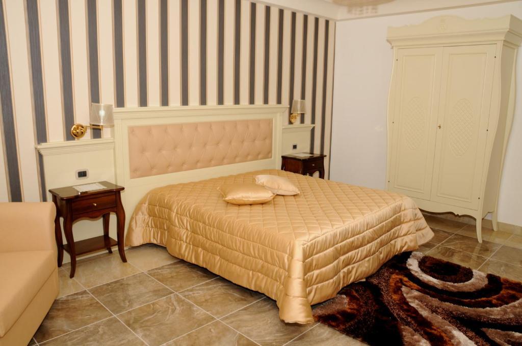 Regina Di Saba - Hotel Villa Per Ricevimenti Grottaminarda Quarto foto